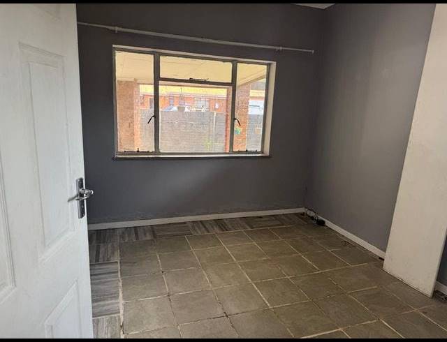 3 BEDROOM FREEHOLD FOR SALE IN BRENTHURST